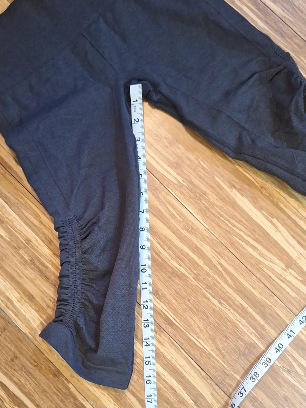 Lululemon Size 6 Charcoal Gray Ruched Capri Leggings NWOT